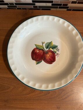 Ceramic Apple Motif Pie Plate in Cream with Teal Rim